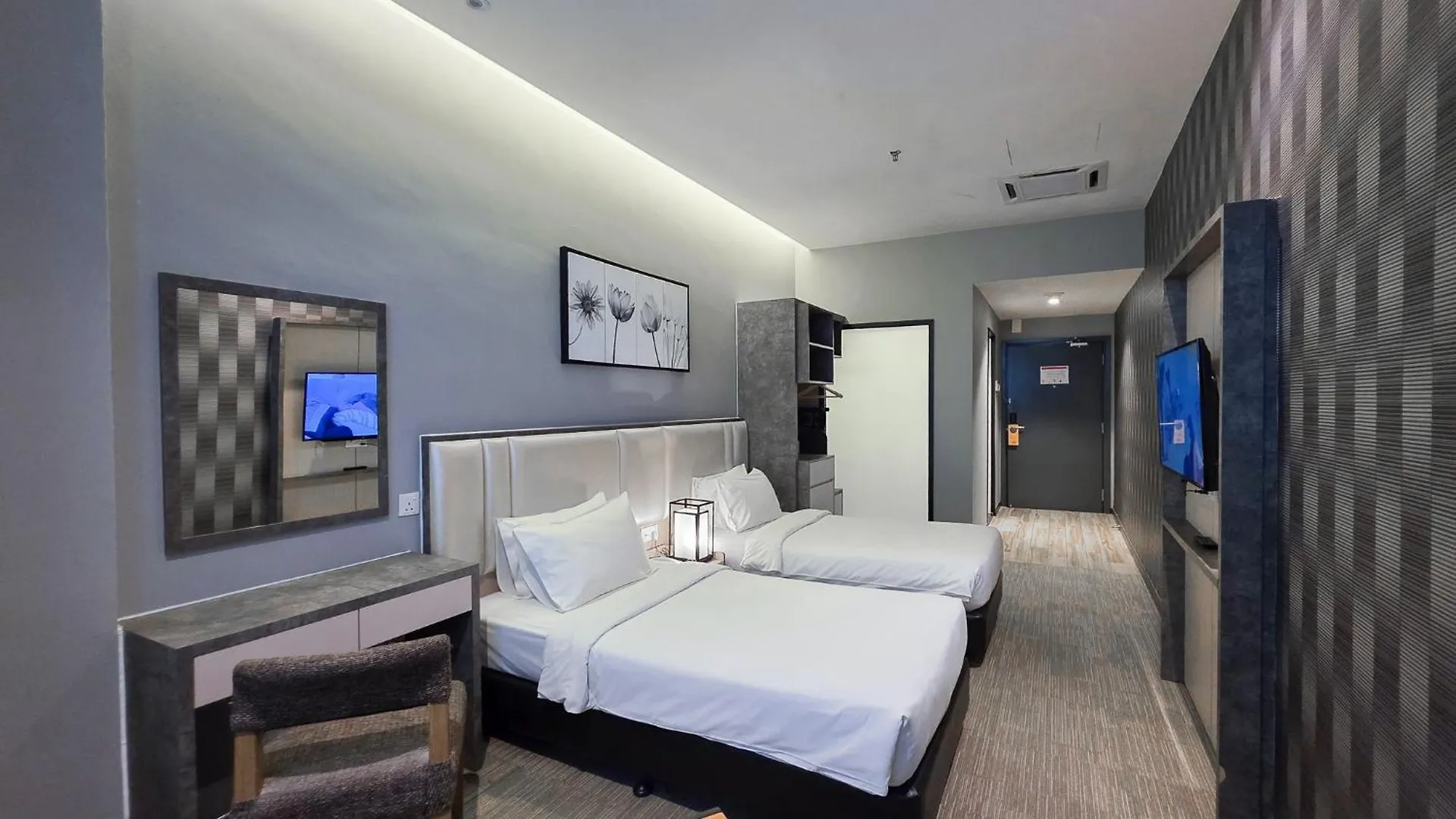 Fives Hotel Dnp 新山 3*,  马来西亚