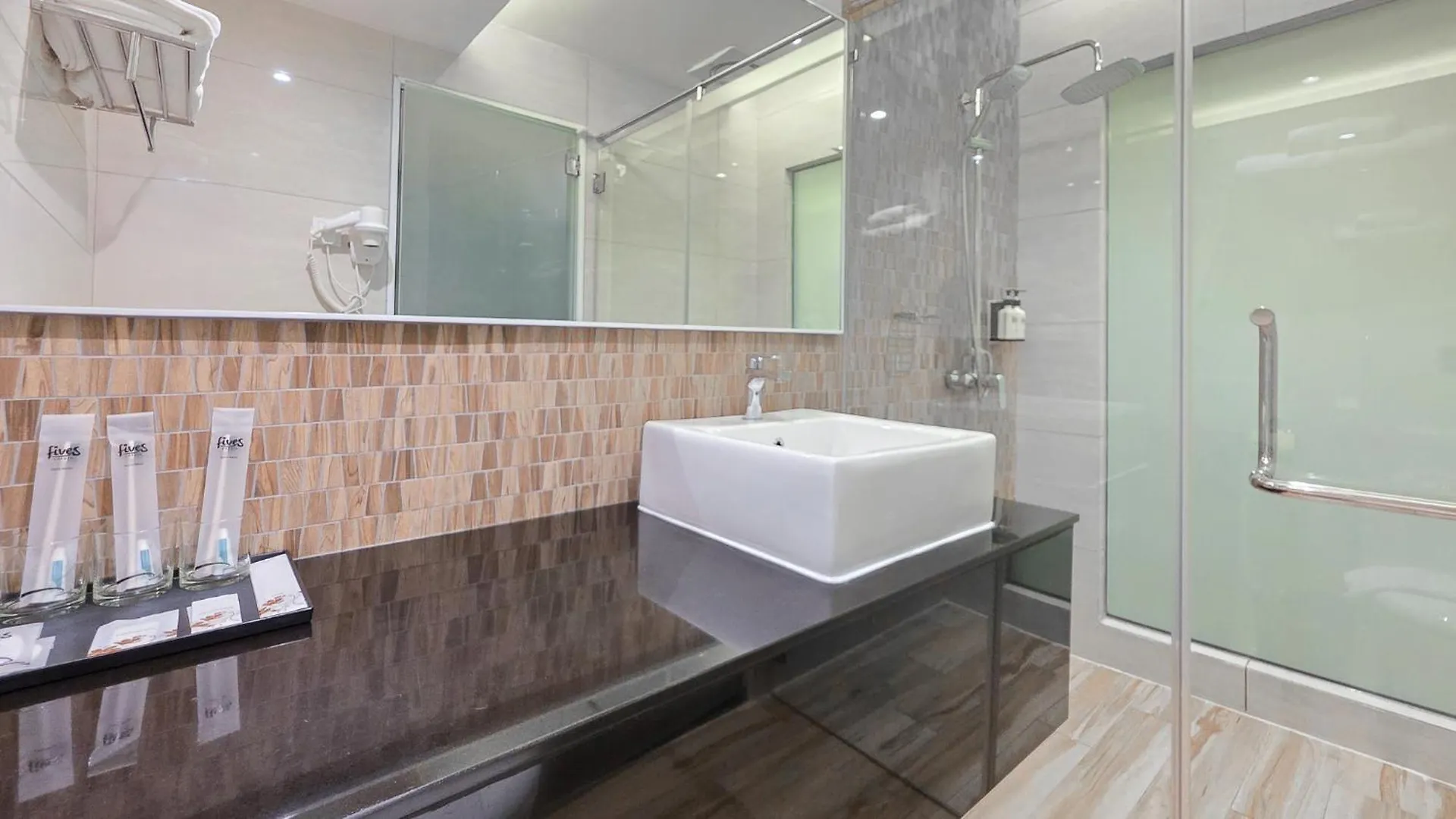 Fives Hotel Dnp Johor Bahru 3*,